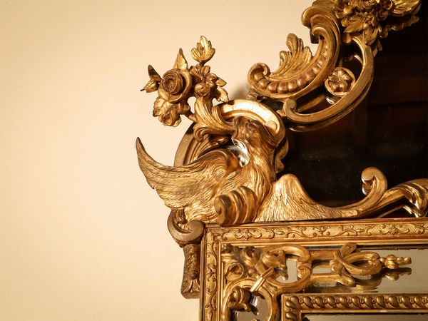 Grande specchiera con cornice in legno intagliato e dorato  - Asta Arredi e Dipinti dal Castello di Gamberaia a Firenze - Associazione Nazionale - Case d'Asta italiane