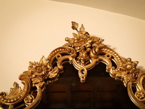 Grande specchiera con cornice in legno intagliato e dorato  - Asta Arredi e Dipinti dal Castello di Gamberaia a Firenze - Associazione Nazionale - Case d'Asta italiane