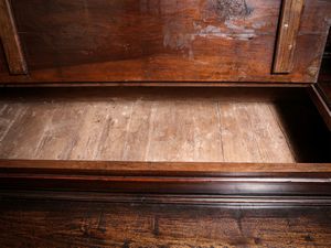 Monumentale panca da ingresso in noce  - Asta Arredi e Dipinti dal Castello di Gamberaia a Firenze - Associazione Nazionale - Case d'Asta italiane