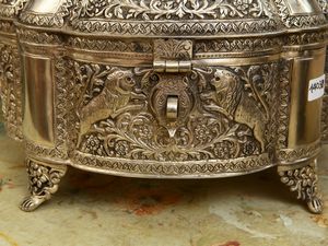 Scrigno in argento  - Asta Arredi e Dipinti dal Castello di Gamberaia a Firenze - Associazione Nazionale - Case d'Asta italiane