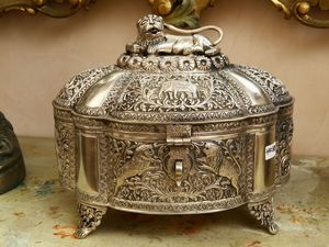 Scrigno in argento  - Asta Arredi e Dipinti dal Castello di Gamberaia a Firenze - Associazione Nazionale - Case d'Asta italiane