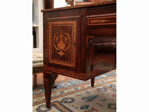 Scrivania doppia da centro impiallacciata in piuma di noce ed altre essenze  - Asta Arredi e Dipinti dal Castello di Gamberaia a Firenze - Associazione Nazionale - Case d'Asta italiane