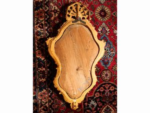 Specchiera a ventola con cornice in legno intagliato e dorato  - Asta Arredi e Dipinti dal Castello di Gamberaia a Firenze - Associazione Nazionale - Case d'Asta italiane