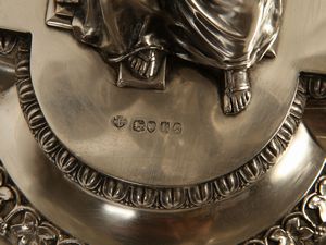 Importante trittico centrotavola vittoriano in argento sterling 925/1000  - Asta Arredi e Dipinti dal Castello di Gamberaia a Firenze - Associazione Nazionale - Case d'Asta italiane