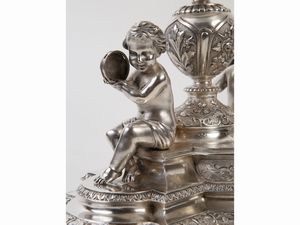 Importante trittico centrotavola vittoriano in argento sterling 925/1000  - Asta Arredi e Dipinti dal Castello di Gamberaia a Firenze - Associazione Nazionale - Case d'Asta italiane