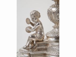 Importante trittico centrotavola vittoriano in argento sterling 925/1000  - Asta Arredi e Dipinti dal Castello di Gamberaia a Firenze - Associazione Nazionale - Case d'Asta italiane