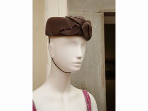 Tre cappellini vintage  - Asta Arredi e Dipinti dal Castello di Gamberaia a Firenze - Associazione Nazionale - Case d'Asta italiane