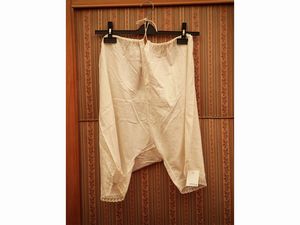 Assorimento di lingerie da letto d'epoca  - Asta Arredi e Dipinti dal Castello di Gamberaia a Firenze - Associazione Nazionale - Case d'Asta italiane