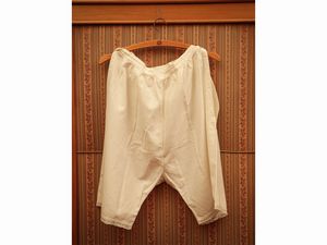 Assorimento di lingerie da letto d'epoca  - Asta Arredi e Dipinti dal Castello di Gamberaia a Firenze - Associazione Nazionale - Case d'Asta italiane