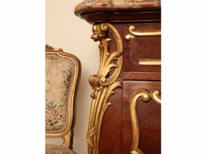 Cassettone impiallacciato in legno di noce ed altre essenze  - Asta Arredi e Dipinti dal Castello di Gamberaia a Firenze - Associazione Nazionale - Case d'Asta italiane