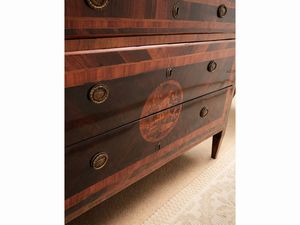 Cassettone impiallacciato in palissandro, ciliegio, noce ed altre essenze  - Asta Arredi e Dipinti dal Castello di Gamberaia a Firenze - Associazione Nazionale - Case d'Asta italiane