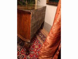 Cassettone in noce e radica di noce  - Asta Arredi e Dipinti dal Castello di Gamberaia a Firenze - Associazione Nazionale - Case d'Asta italiane