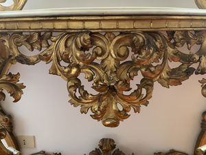 Console con specchiera in legno intagliato e dorato  - Asta Arredi e Dipinti dal Castello di Gamberaia a Firenze - Associazione Nazionale - Case d'Asta italiane