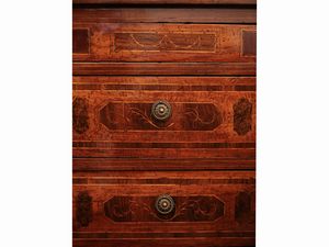 Coppia di cassettoni impiallacciati in ciliegio, noce ed altre essenze  - Asta Arredi e Dipinti dal Castello di Gamberaia a Firenze - Associazione Nazionale - Case d'Asta italiane