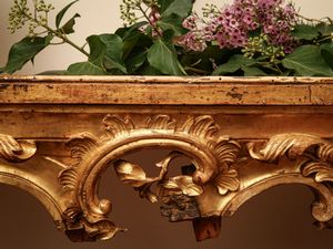 Coppia di console in legno intagliato e dorato  - Asta Arredi e Dipinti dal Castello di Gamberaia a Firenze - Associazione Nazionale - Case d'Asta italiane