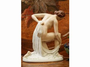 Figura femminile in porcellana, Lisek Fenek per Rosenthal  - Asta Arredi e Dipinti dal Castello di Gamberaia a Firenze - Associazione Nazionale - Case d'Asta italiane