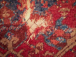 Grande tappeto Ushak Smirne di vecchia manifattura  - Asta Arredi e Dipinti dal Castello di Gamberaia a Firenze - Associazione Nazionale - Case d'Asta italiane