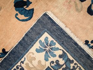 Grande tappeto Peking  - Asta Arredi e Dipinti dal Castello di Gamberaia a Firenze - Associazione Nazionale - Case d'Asta italiane