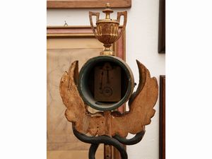 Orologio da camino in legno intagliato e dorato, Joseph Pichler  - Asta Arredi e Dipinti dal Castello di Gamberaia a Firenze - Associazione Nazionale - Case d'Asta italiane