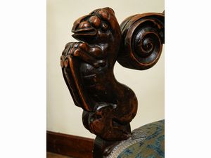 Coppia di seggioloni in noce  - Asta Arredi e Dipinti dal Castello di Gamberaia a Firenze - Associazione Nazionale - Case d'Asta italiane