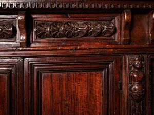 Credenza in noce  - Asta Arredi e Dipinti dal Castello di Gamberaia a Firenze - Associazione Nazionale - Case d'Asta italiane