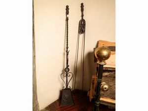 Coppia di grandi alari in ferro battuto  - Asta Arredi e Dipinti dal Castello di Gamberaia a Firenze - Associazione Nazionale - Case d'Asta italiane