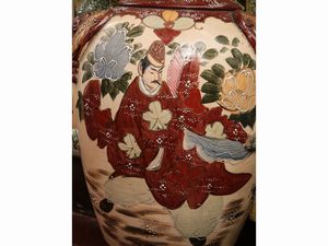 Grande vaso in porcellana Satsuma  - Asta Arredi e Dipinti dal Castello di Gamberaia a Firenze - Associazione Nazionale - Case d'Asta italiane