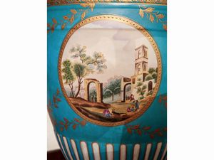 Grande vaso ad urna in porcellana  - Asta Arredi e Dipinti dal Castello di Gamberaia a Firenze - Associazione Nazionale - Case d'Asta italiane