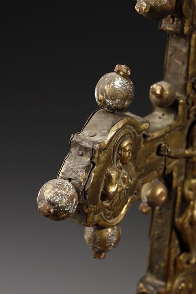 MANIFATTURA DELL'ITALIA SETTENTRIONALE, SECOLO XV : Croce astile in rame sbalzato e dorato, terminali polilobati con la Madonna, S. Giovanni, due angeli e Crocifisso sul fronte, simboli degli evangelisti con al centro Dio Padre sul verso  - Asta Asta 387 | ARTE ANTICA E DEL XIX SECOLO - DAL RINASCIMENTO AL SIMBOLISMO: OPERE DA COLLEZIONI ITALIANE Tradizionale - Associazione Nazionale - Case d'Asta italiane