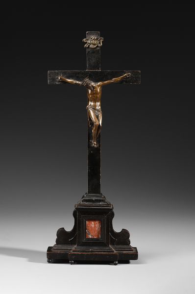 SCULTORE FIORENTINO DEL XVII SECOLO : Crocifisso in bronzo patinato, croce in legno con inserto in pietra dura  - Asta Asta 387 | ARTE ANTICA E DEL XIX SECOLO - DAL RINASCIMENTO AL SIMBOLISMO: OPERE DA COLLEZIONI ITALIANE Tradizionale - Associazione Nazionale - Case d'Asta italiane