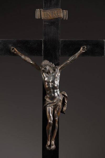 SCULTORE ITALIANO DEL XVII SECOLO : Crocifisso in bronzo patinato, croce in legno  - Asta Asta 387 | ARTE ANTICA E DEL XIX SECOLO - DAL RINASCIMENTO AL SIMBOLISMO: OPERE DA COLLEZIONI ITALIANE Tradizionale - Associazione Nazionale - Case d'Asta italiane