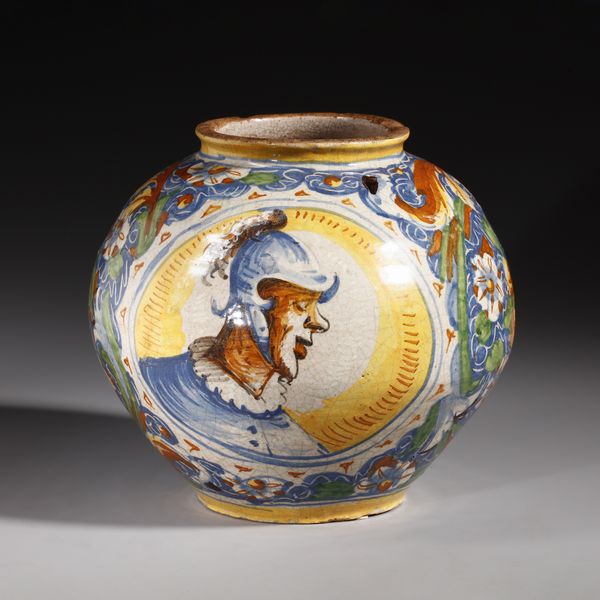 MAESTRO DEI CAPELLI SCAPIGLIATI, VENEZIA, CIRCA 1580 : Attribuito a. Vaso a boccia in maiolica policroma con figure di armigeri entro medaglioni in cornice bianca, corpo decorato da volute fitomorfe e floreali  - Asta Asta 387 | ARTE ANTICA E DEL XIX SECOLO - DAL RINASCIMENTO AL SIMBOLISMO: OPERE DA COLLEZIONI ITALIANE Tradizionale - Associazione Nazionale - Case d'Asta italiane