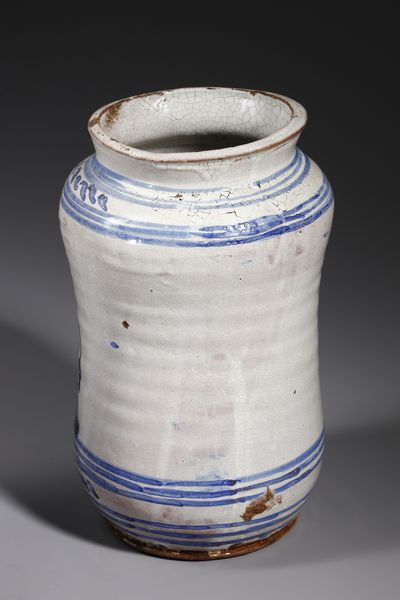 MANIFATTURA DI LATERZA DEL XVIII SECOLO : Coppia di albarelli in maiolica di forma a rocchetto raffigurante sul fronte due leoni specchiati e incatenati a una torre  - Asta Asta 387 | ARTE ANTICA E DEL XIX SECOLO - DAL RINASCIMENTO AL SIMBOLISMO: OPERE DA COLLEZIONI ITALIANE Tradizionale - Associazione Nazionale - Case d'Asta italiane