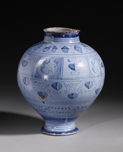 MANIFATTURA LAZIALE DEL XVIII SECOLO : Boccia in maiolica a fondo berrettino con decorazioni fitomorfe e geometriche  - Asta Asta 387 | ARTE ANTICA E DEL XIX SECOLO - DAL RINASCIMENTO AL SIMBOLISMO: OPERE DA COLLEZIONI ITALIANE Tradizionale - Associazione Nazionale - Case d'Asta italiane