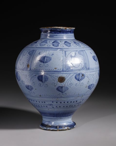 MANIFATTURA LAZIALE DEL XVIII SECOLO : Boccia in maiolica a fondo berrettino con decorazioni fitomorfe e geometriche  - Asta Asta 387 | ARTE ANTICA E DEL XIX SECOLO - DAL RINASCIMENTO AL SIMBOLISMO: OPERE DA COLLEZIONI ITALIANE Tradizionale - Associazione Nazionale - Case d'Asta italiane