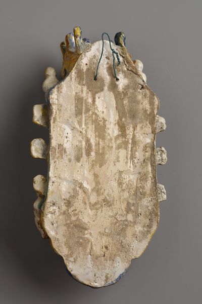 MANIFATTURA CAMPANA DEL XVIII SECOLO : Acquasantiera in maiolica policroma raffigurante al centro l'angelo custode con un fanciullo, lungo i bordi figure di putti e sulla sommit un baldacchino in forma di corona.  - Asta Asta 387 | ARTE ANTICA E DEL XIX SECOLO - DAL RINASCIMENTO AL SIMBOLISMO: OPERE DA COLLEZIONI ITALIANE Tradizionale - Associazione Nazionale - Case d'Asta italiane