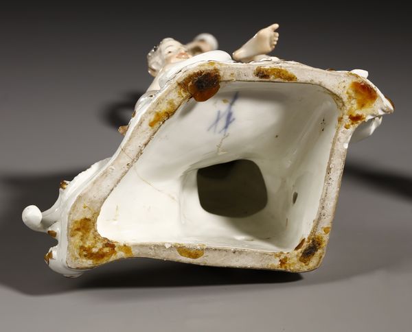 MANIFATTURA DI MEISSEN DEL XIX SECOLO : Gruppo in porcellana raffigurante Dioniso seduto su un otre di vino recante uno stemma e attorniato da due giovani satiri  - Asta Asta 387 | ARTE ANTICA E DEL XIX SECOLO - DAL RINASCIMENTO AL SIMBOLISMO: OPERE DA COLLEZIONI ITALIANE Tradizionale - Associazione Nazionale - Case d'Asta italiane