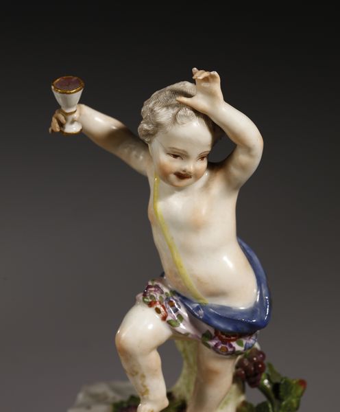 MANIFATTURA DI MEISSEN DEL XIX SECOLO : Gruppo in porcellana raffigurante Dioniso seduto su un otre di vino recante uno stemma e attorniato da due giovani satiri  - Asta Asta 387 | ARTE ANTICA E DEL XIX SECOLO - DAL RINASCIMENTO AL SIMBOLISMO: OPERE DA COLLEZIONI ITALIANE Tradizionale - Associazione Nazionale - Case d'Asta italiane