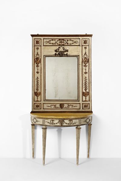 MANIFATTURA ITALIANA DELLA FINE DEL XVIII SECOLO : Consolle demilune con piano in marmo giallo e specchiera in legno intagliato, laccato e parzialmente dorato, decorazioni fitomorfe di gusto neoclassico, gambe troncopiramidali scanalate  - Asta Asta 387 | ARTE ANTICA E DEL XIX SECOLO - DAL RINASCIMENTO AL SIMBOLISMO: OPERE DA COLLEZIONI ITALIANE Tradizionale - Associazione Nazionale - Case d'Asta italiane