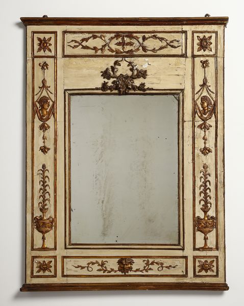 MANIFATTURA ITALIANA DELLA FINE DEL XVIII SECOLO : Consolle demilune con piano in marmo giallo e specchiera in legno intagliato, laccato e parzialmente dorato, decorazioni fitomorfe di gusto neoclassico, gambe troncopiramidali scanalate  - Asta Asta 387 | ARTE ANTICA E DEL XIX SECOLO - DAL RINASCIMENTO AL SIMBOLISMO: OPERE DA COLLEZIONI ITALIANE Tradizionale - Associazione Nazionale - Case d'Asta italiane