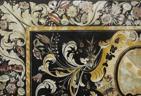 FLAMINI (XVIII SECOLO) NICOLA : Attribuito a. Grande piano in scagliola di forma rettangolare, centrato da stemma gentilizio da cui si dipartono spirali e racemi floreali su fondo nero, bordo con decorazioni vegetali e floreali  - Asta Asta 387 | ARTE ANTICA E DEL XIX SECOLO - DAL RINASCIMENTO AL SIMBOLISMO: OPERE DA COLLEZIONI ITALIANE Tradizionale - Associazione Nazionale - Case d'Asta italiane