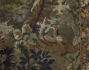 MANIFATTURA FIAMMINGA O FRANCESE DEL XVII SECOLO : Arazzo raffigurante paesaggio naturale con pavone e volatili in una foresta attraversata da un corso d'acqua, entro bordura decorata a motivi vegetali e floreali  - Asta Asta 387 | ARTE ANTICA E DEL XIX SECOLO - DAL RINASCIMENTO AL SIMBOLISMO: OPERE DA COLLEZIONI ITALIANE Tradizionale - Associazione Nazionale - Case d'Asta italiane