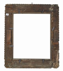 MANIFATTURA DEL XVII SECOLO : Cornice in legno intagliato, ebanizzato e dorato, battuta con decoro a perlinatura, fascia liscia con decorazioni a volute al centro e agli angoli  - Asta Asta 387 | ARTE ANTICA E DEL XIX SECOLO - DAL RINASCIMENTO AL SIMBOLISMO: OPERE DA COLLEZIONI ITALIANE Tradizionale - Associazione Nazionale - Case d'Asta italiane