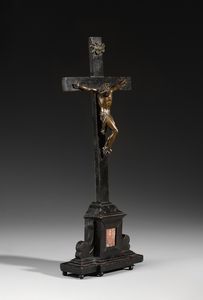 SCULTORE FIORENTINO DEL XVII SECOLO : Crocifisso in bronzo patinato, croce in legno con inserto in pietra dura  - Asta Asta 387 | ARTE ANTICA E DEL XIX SECOLO - DAL RINASCIMENTO AL SIMBOLISMO: OPERE DA COLLEZIONI ITALIANE Tradizionale - Associazione Nazionale - Case d'Asta italiane