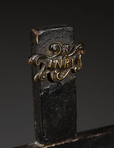 SCULTORE FIORENTINO DEL XVII SECOLO : Crocifisso in bronzo patinato, croce in legno con inserto in pietra dura  - Asta Asta 387 | ARTE ANTICA E DEL XIX SECOLO - DAL RINASCIMENTO AL SIMBOLISMO: OPERE DA COLLEZIONI ITALIANE Tradizionale - Associazione Nazionale - Case d'Asta italiane