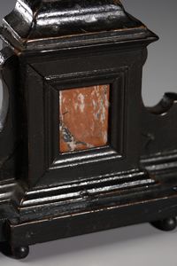 SCULTORE FIORENTINO DEL XVII SECOLO : Crocifisso in bronzo patinato, croce in legno con inserto in pietra dura  - Asta Asta 387 | ARTE ANTICA E DEL XIX SECOLO - DAL RINASCIMENTO AL SIMBOLISMO: OPERE DA COLLEZIONI ITALIANE Tradizionale - Associazione Nazionale - Case d'Asta italiane