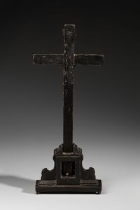 SCULTORE FIORENTINO DEL XVII SECOLO : Crocifisso in bronzo patinato, croce in legno con inserto in pietra dura  - Asta Asta 387 | ARTE ANTICA E DEL XIX SECOLO - DAL RINASCIMENTO AL SIMBOLISMO: OPERE DA COLLEZIONI ITALIANE Tradizionale - Associazione Nazionale - Case d'Asta italiane