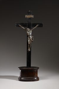 SCULTORE ITALIANO DEL XVII SECOLO - Crocifisso in bronzo patinato, croce in legno