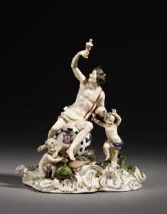 MANIFATTURA DI MEISSEN DEL XIX SECOLO - Gruppo in porcellana raffigurante Dioniso seduto su un otre di vino recante uno stemma e attorniato da due giovani satiri