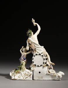 MANIFATTURA DI MEISSEN DEL XIX SECOLO : Gruppo in porcellana raffigurante Dioniso seduto su un otre di vino recante uno stemma e attorniato da due giovani satiri  - Asta Asta 387 | ARTE ANTICA E DEL XIX SECOLO - DAL RINASCIMENTO AL SIMBOLISMO: OPERE DA COLLEZIONI ITALIANE Tradizionale - Associazione Nazionale - Case d'Asta italiane